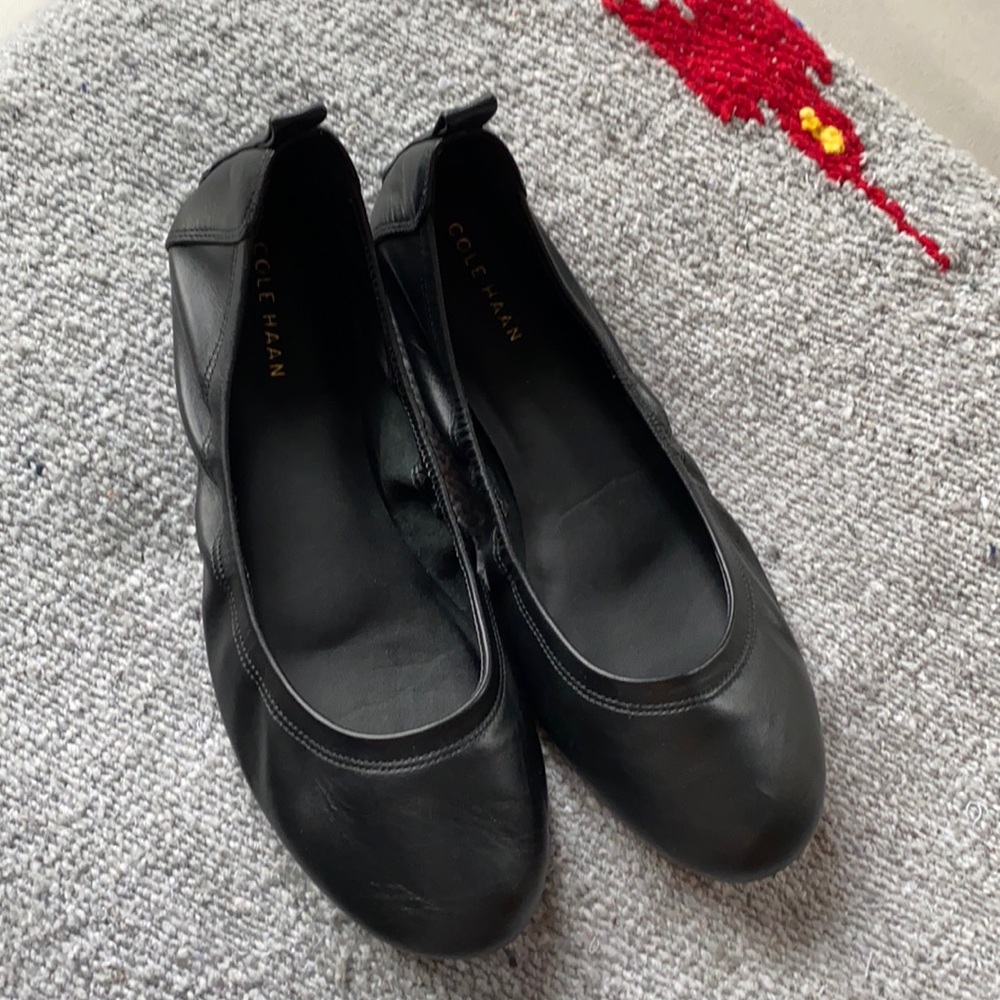 Cole Haan women’s black leather flats. EUC. Size 7
